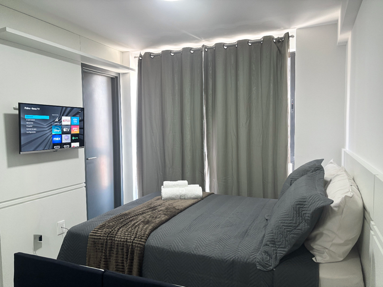 A 120m da praia, conforto e piscina com vista!