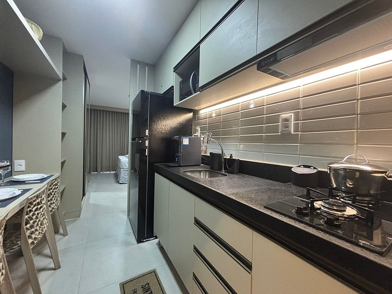 Praia a 120m! Apto Completo com Varanda e Conforto