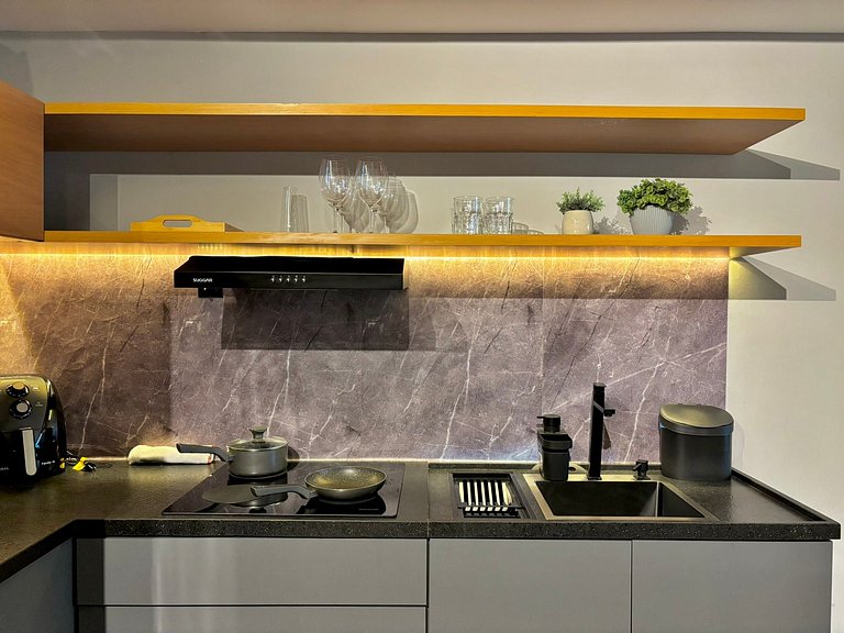 Studio completo | Praia e localização perfeita