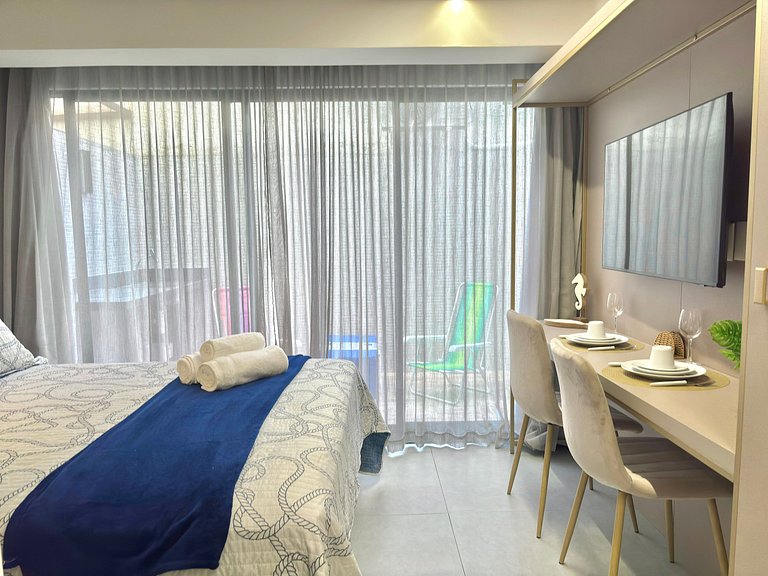 Estúdio c/ Terraço | Beira Mar c/ Piscina