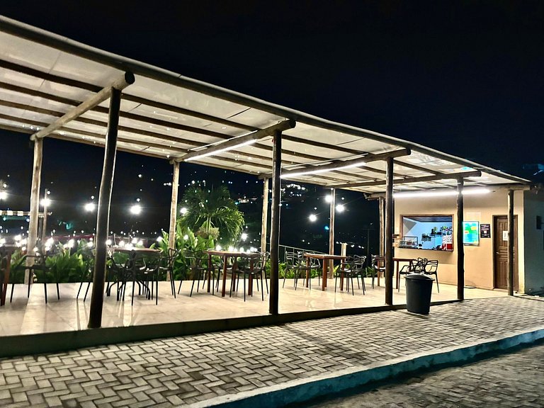 Refúgio charmoso cercado por verde