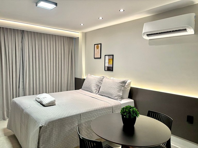 Moderno | Wi-Fi | Piscina c/ Vista | 120m da Praia