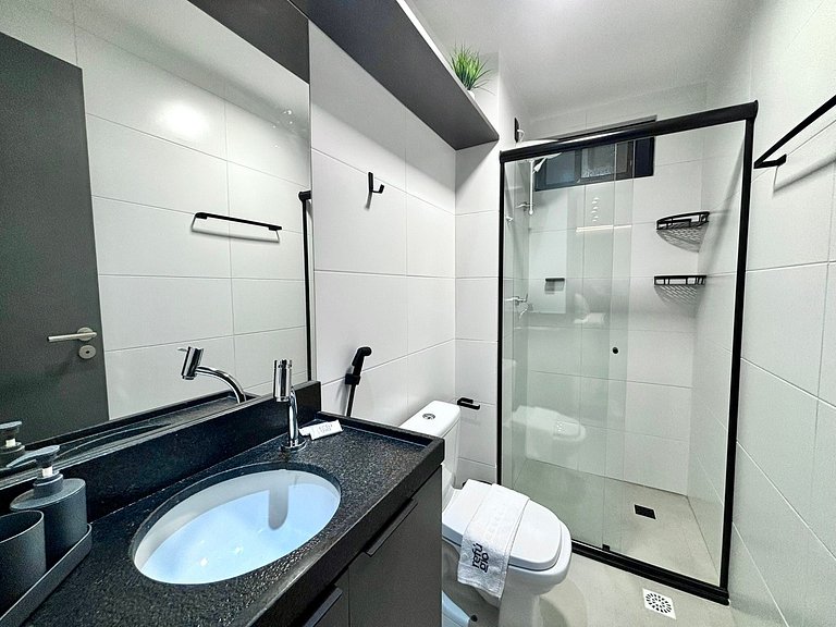 Moderno | Wi-Fi | Piscina c/ Vista | 120m da Praia