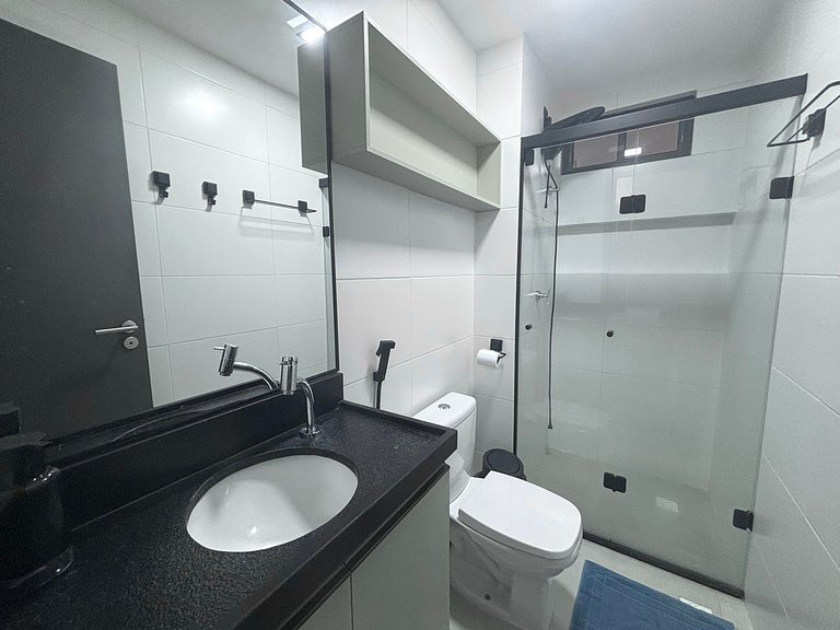 Praia a 120m! Apto Completo com Varanda e Conforto