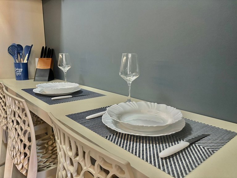 Praia a 120m! Apto Completo com Varanda e Conforto