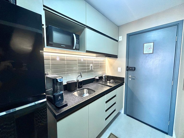 Praia a 120m! Apto Completo com Varanda e Conforto