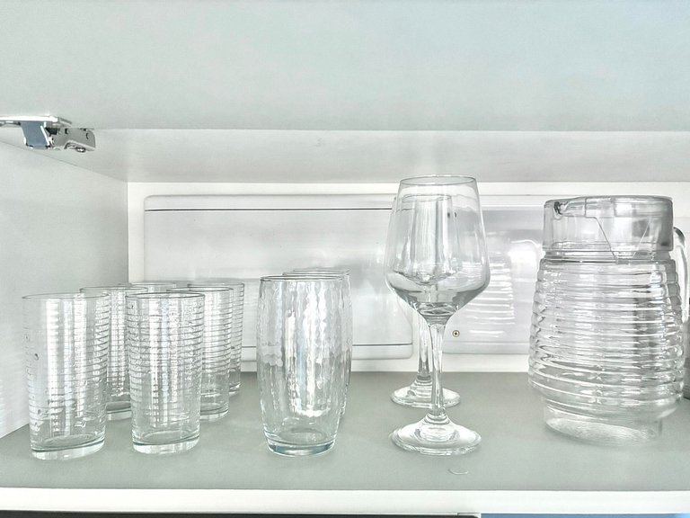 Praia a 120m! Apto Completo com Varanda e Conforto