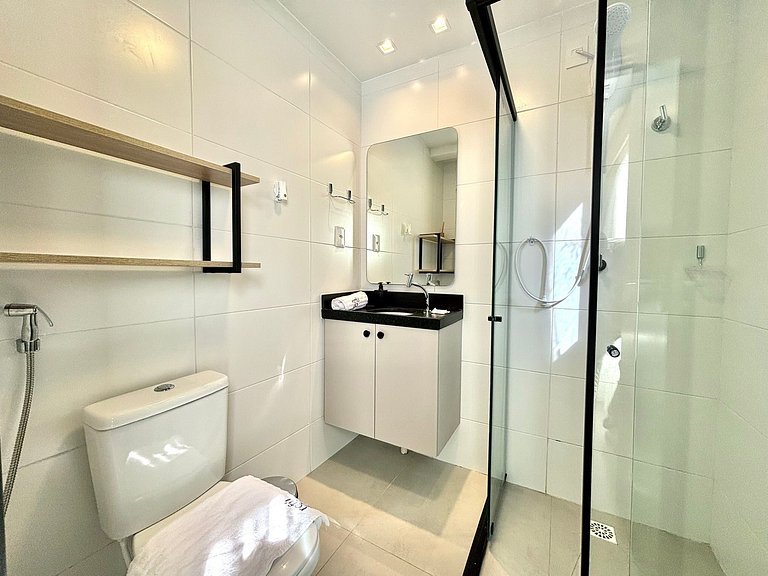 Completo | Piscina c/ vista incrível | Praia 120m