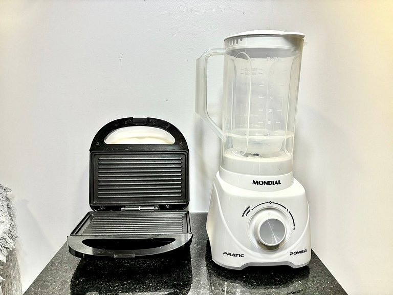 Completo | Piscina c/ vista incrível | Praia 120m