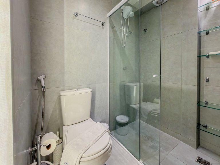 Estúdio c/ Varanda & Vista | Beira Mar c/ Piscina