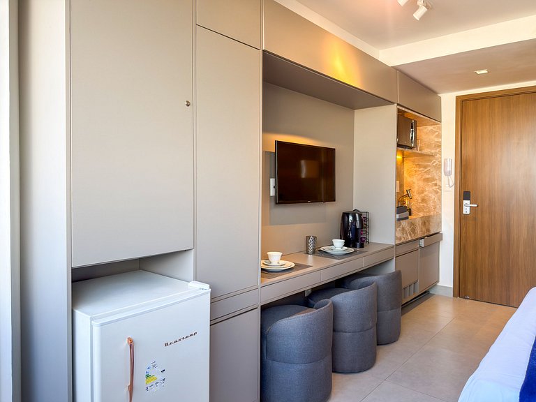 Estúdio c/ Varanda & Vista | Beira Mar c/ Piscina