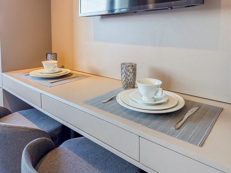 Estúdio c/ Varanda & Vista | Beira Mar c/ Piscina