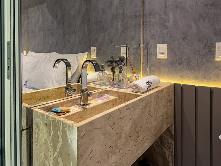 Estúdio c/ Varanda & Vista | Beira Mar c/ Piscina