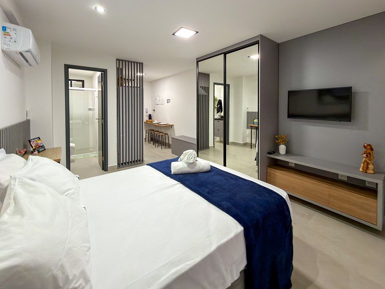 Apto Completo | Piscina c/ Vista | 120m da Praia