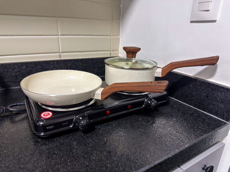 Apto Completo | Piscina c/ Vista | 120m da Praia