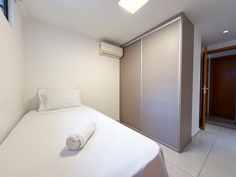 Apto em Condomínio Beira-Mar c/ Piscinas & Lazer