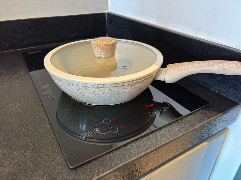 Vista Incrível | Varanda | Piscina | 120m da Praia