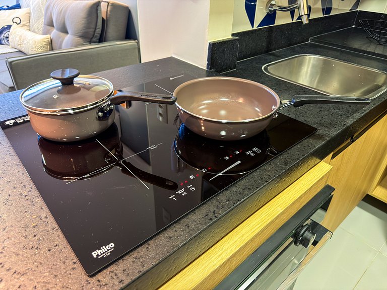 Vista Mar | Ótima Localização | Completo c/ 2 Qtos