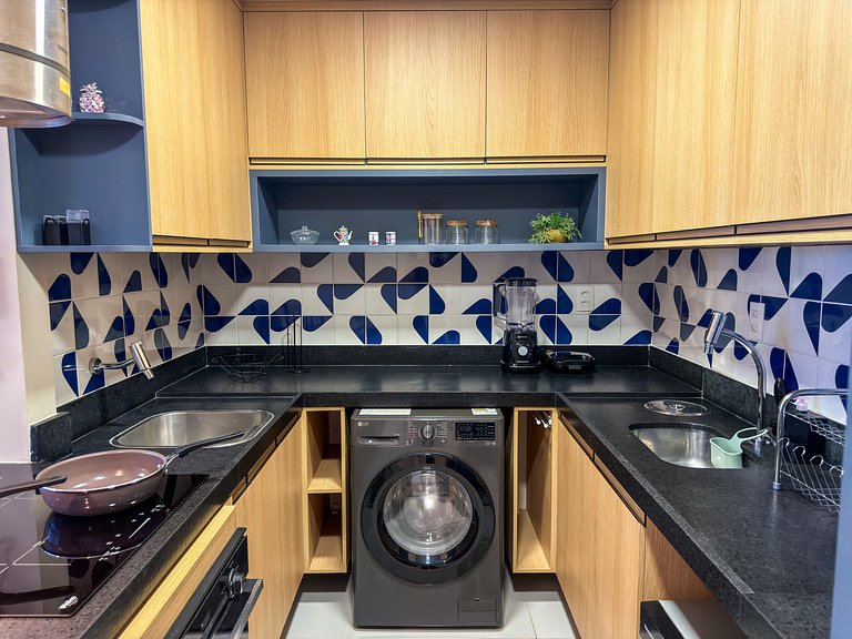 Vista Mar | Ótima Localização | Completo c/ 2 Qtos