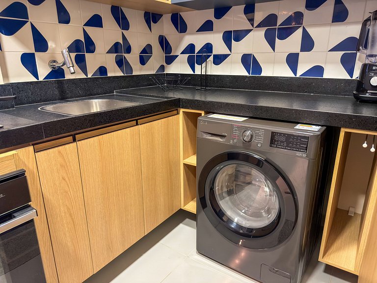 Vista Mar | Ótima Localização | Completo c/ 2 Qtos