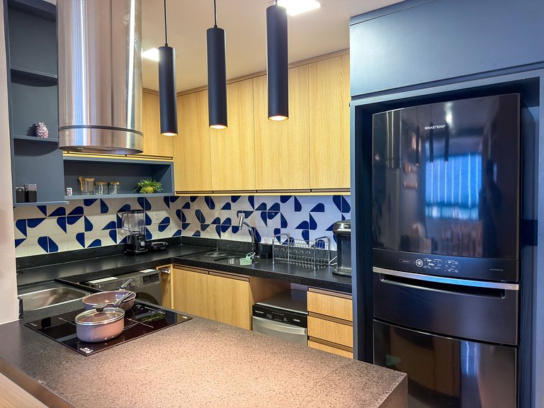 Vista Mar | Ótima Localização | Completo c/ 2 Qtos